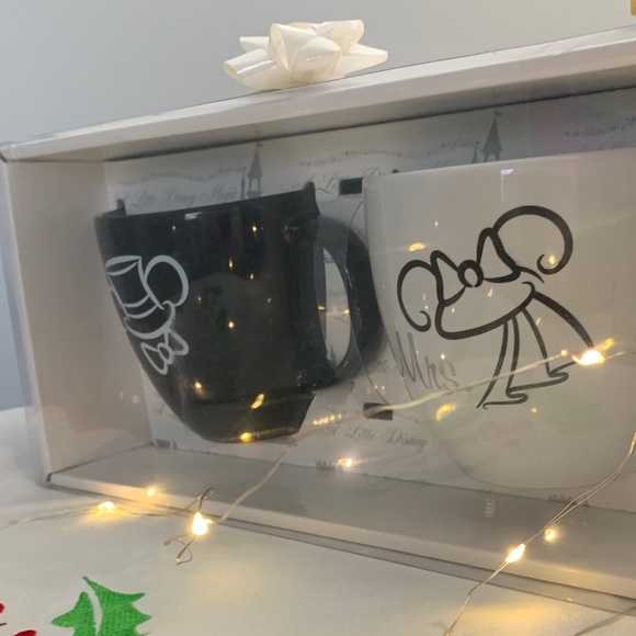 Disney Black and White Mr. and Mrs. Mugs NWT Large holds 16 oz each - Picture 7 of 16